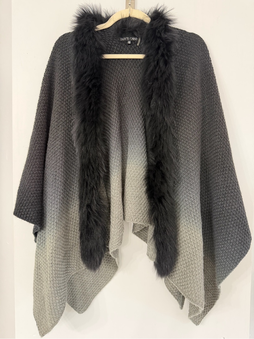 Dolce Cabo Women’s One Size Raccoon Fur Ombré Gradient Gray Sweater Wrap Cape